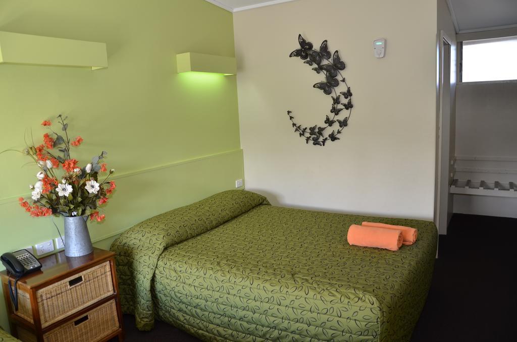 Warwick Motor Inn Buitenkant foto