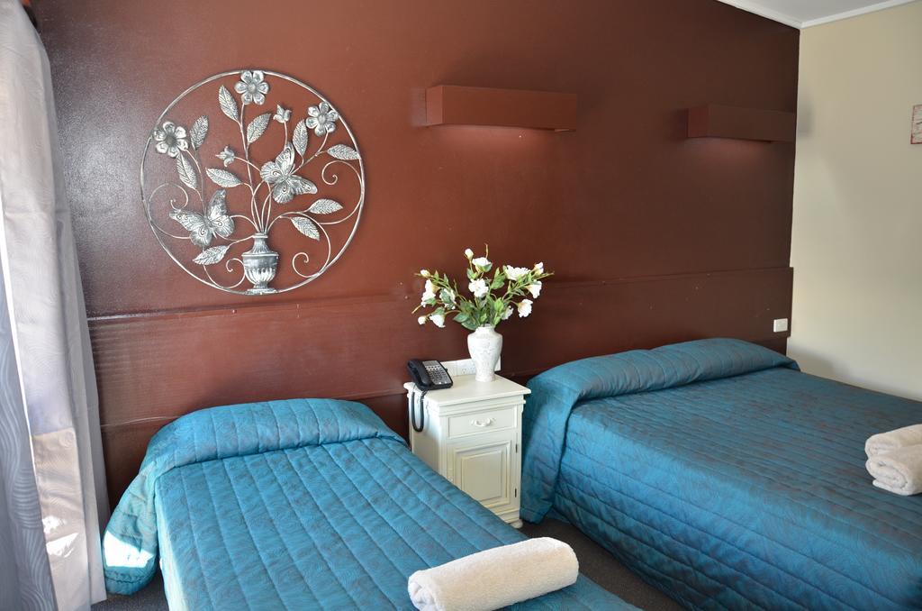 Warwick Motor Inn Kamer foto
