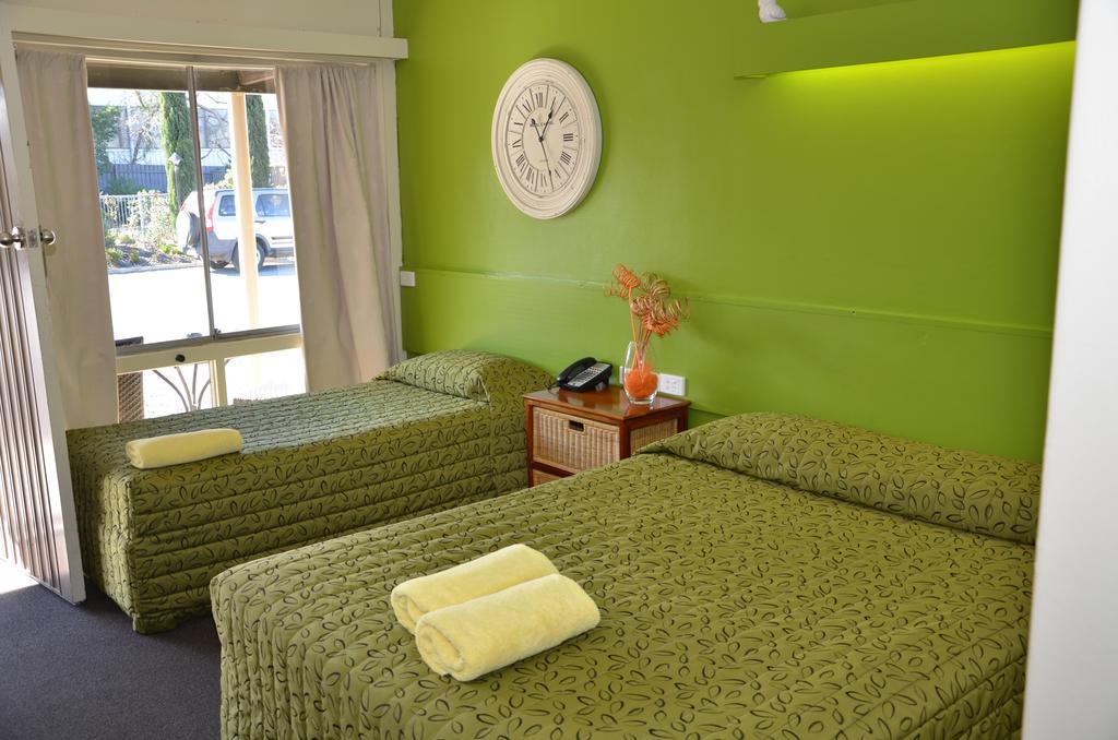 Warwick Motor Inn Buitenkant foto