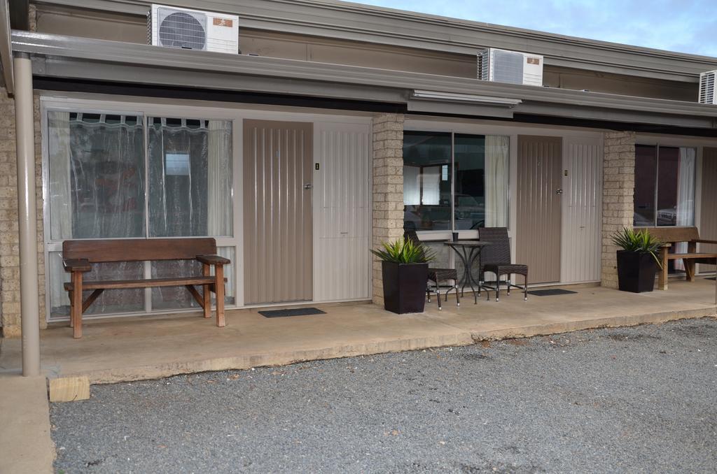 Warwick Motor Inn Buitenkant foto