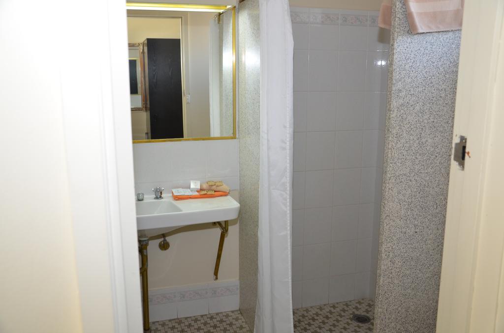 Warwick Motor Inn Buitenkant foto