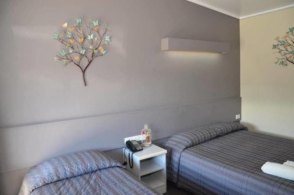 Warwick Motor Inn Buitenkant foto